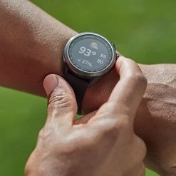 Garmin Approach S42 GPS Golf Watch -golf Shop GARMINAPPROACHS42LIFESTYLEIMAGE3